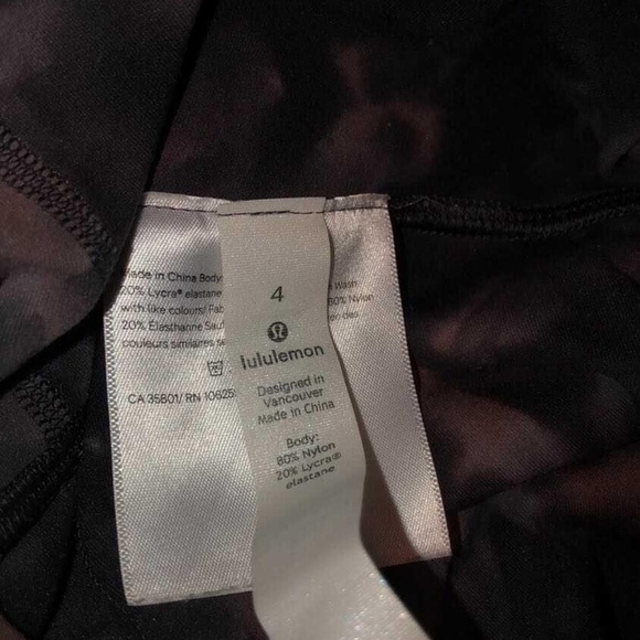 Lululemon keyhole leggings - Picture 3 of 3